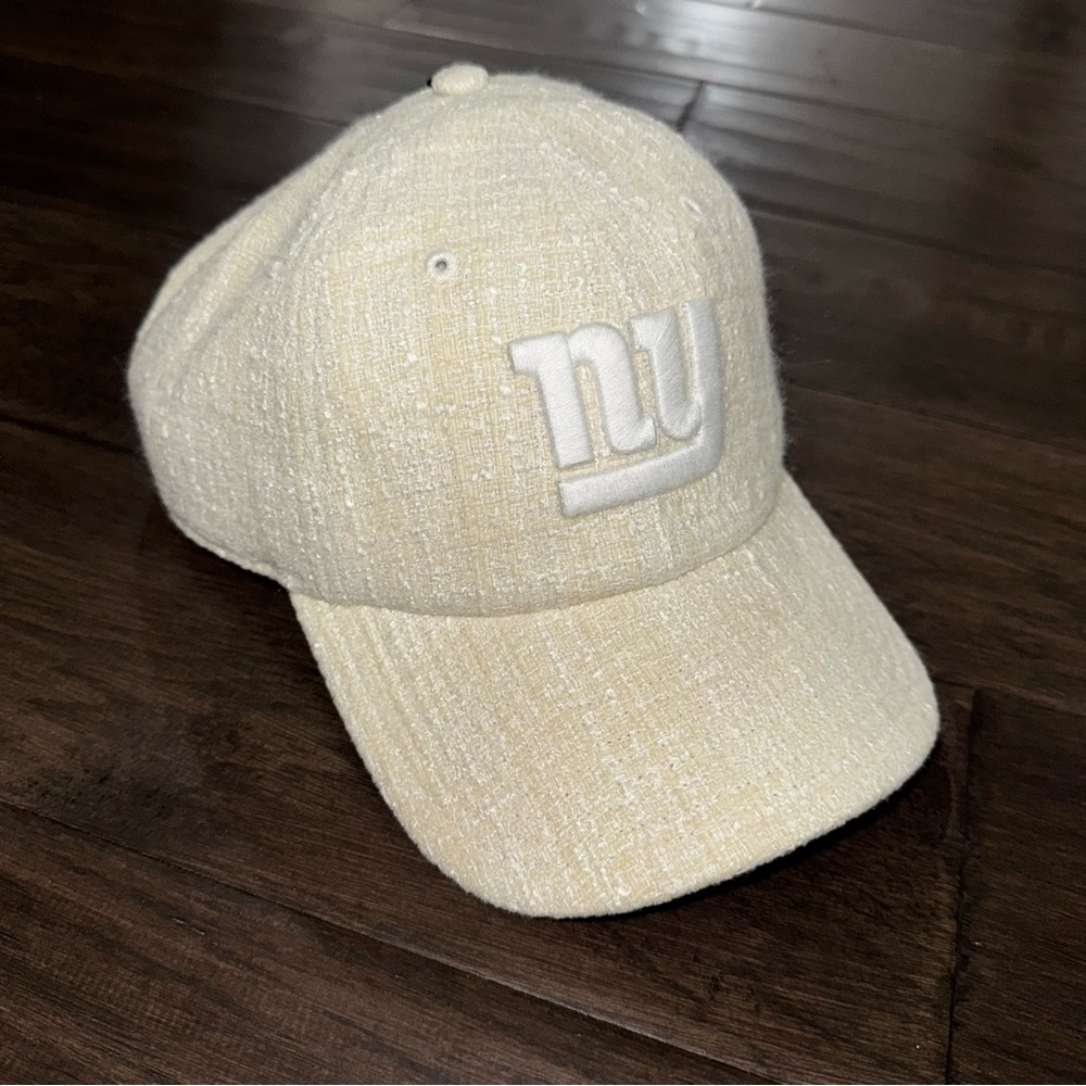 Cream NY Giants Logo Cap